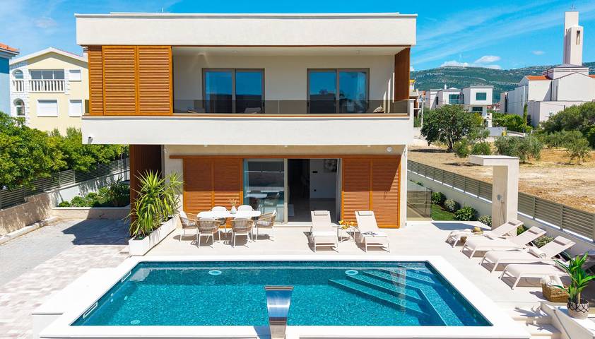 Villa für 12 Personen, mit Sauna und Whirlpool sowie Garten und Pool - 1