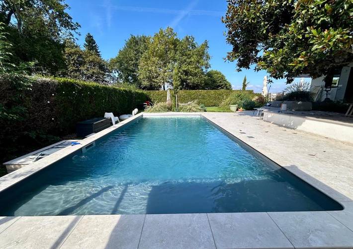 Location de vacances pour 12 personnes, avec vue ainsi que terrasse et piscine à Anthy-sur-Léman