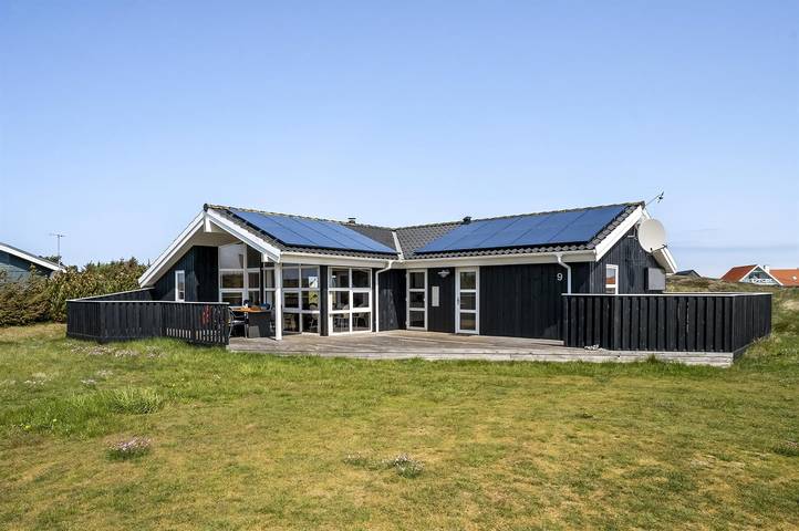 Ferienhaus für 8 Personen, mit Whirlpool und Terrasse sowie Sauna in Klitmøller