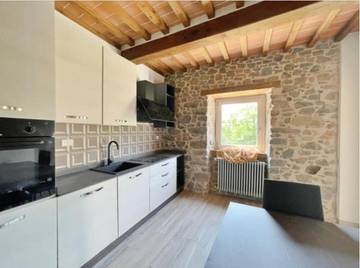 Gîte pour 4 personnes, avec jardin et sauna ainsi que vue et piscine, animaux acceptés à Piteglio