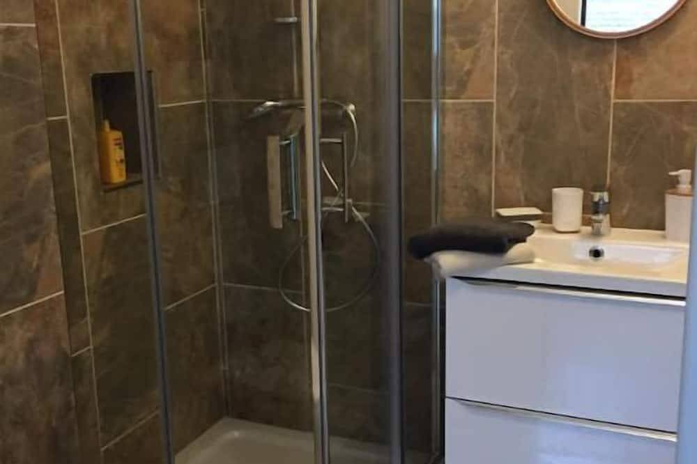 Appartement entier, Studio Moderne, climatisation, 20m2 in Saint-Symphorien-d'Ozon, Lyon et ses environs