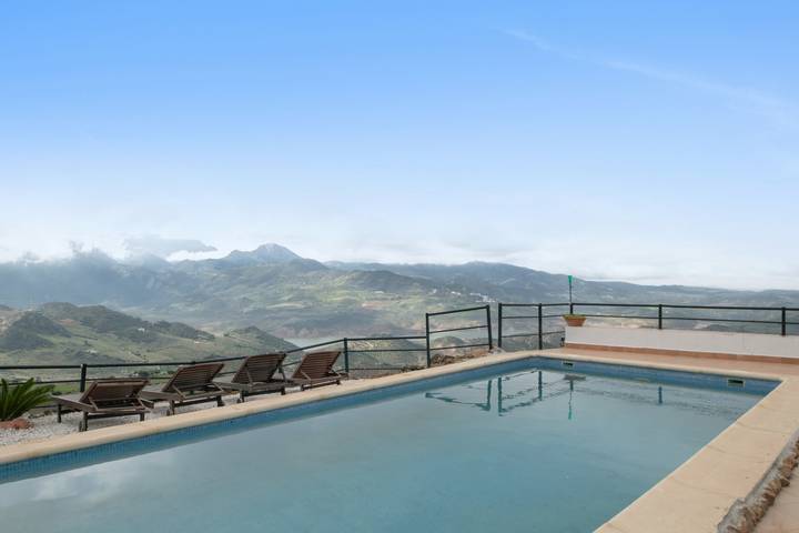 Casa rural para 8 personas, con Balcón además de Jardín y Vistas al lago en Ubrique