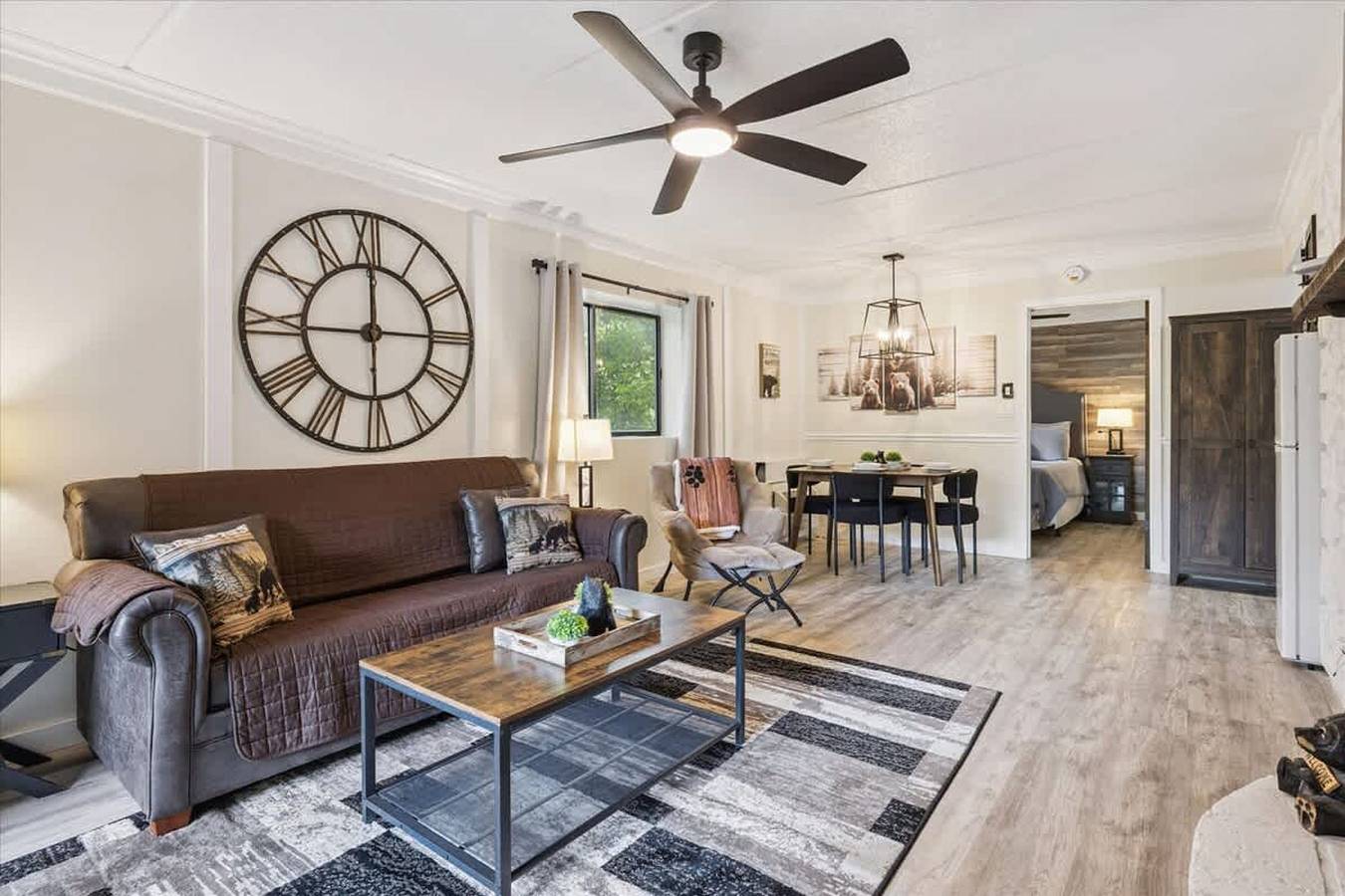 Apartamento inteiro, Baskins Creek 2Br Condo by Beyond Expectations with Balcony in Gatlinburg, Condado de Sevier