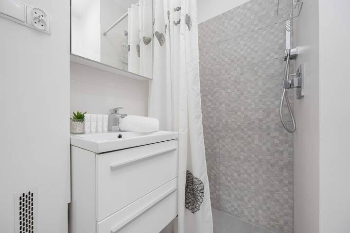 Entire apartment, Bright Apartment in Warsaw | Close to Metro and Capitol Theatre in Warsaw Śródmieście, Warsaw