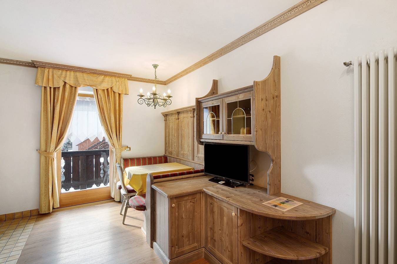 Hel lägenhet, Holiday Apartment "Casa Li Roina n 45" with Mountain View, Balconies & Wi-Fi in Livigno (Town), Livigno