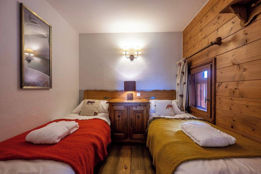 Apartment Hermine -  an apartment that sleeps 4 guests  in 2 bedrooms in Les Carroz, Arâches-la-Frasse