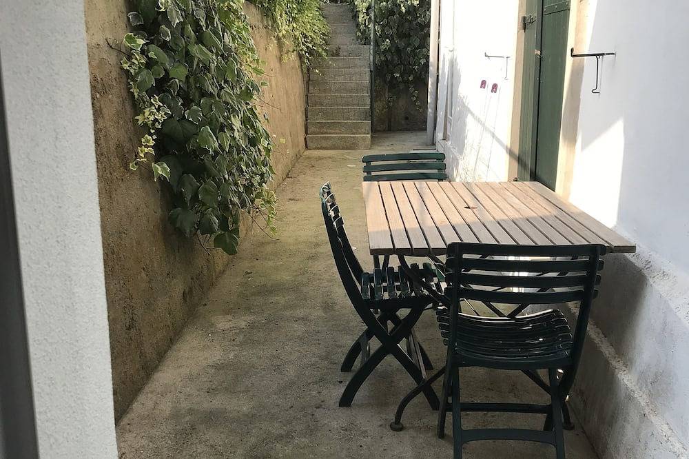Entire apartment, In The Heart Of The Basque Country & 20 minutes from the beaches in Halsou, Bayonne region
