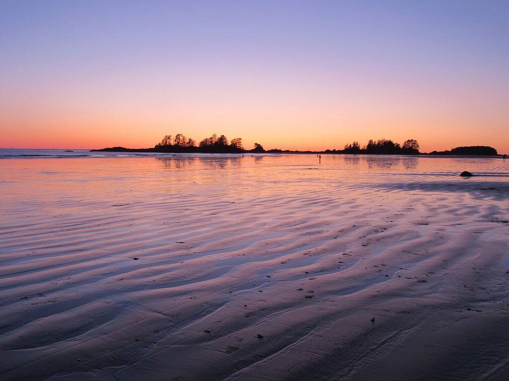 The Hacienda on South Chesterman. One minute walk to the beach. Relax and Unwind in Tofino, Alberni-Clayoquot Regional District