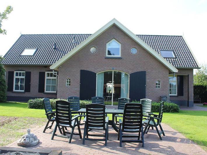 Ferienhaus für 18 Personen, mit Balkon/Terrasse und Whirlpool sowie Terrasse und Garten in den Niederlande