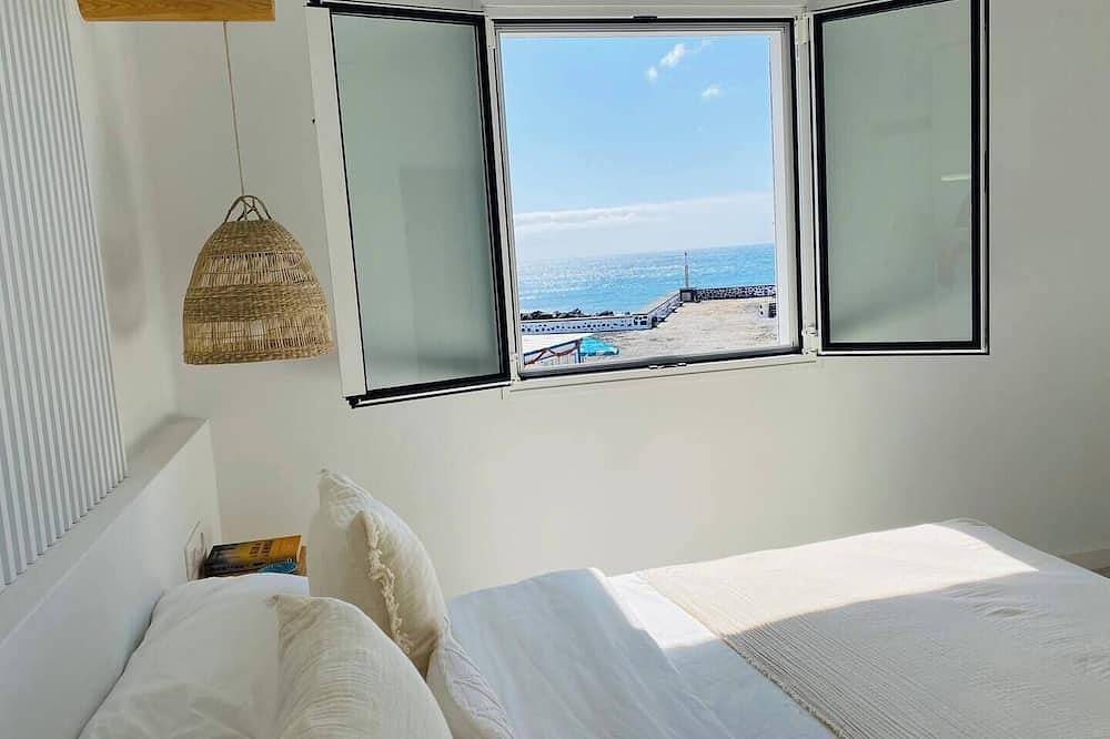 Encantadora casa  en primera línea de mar en Arrieta. in Arrieta, Lanzarote