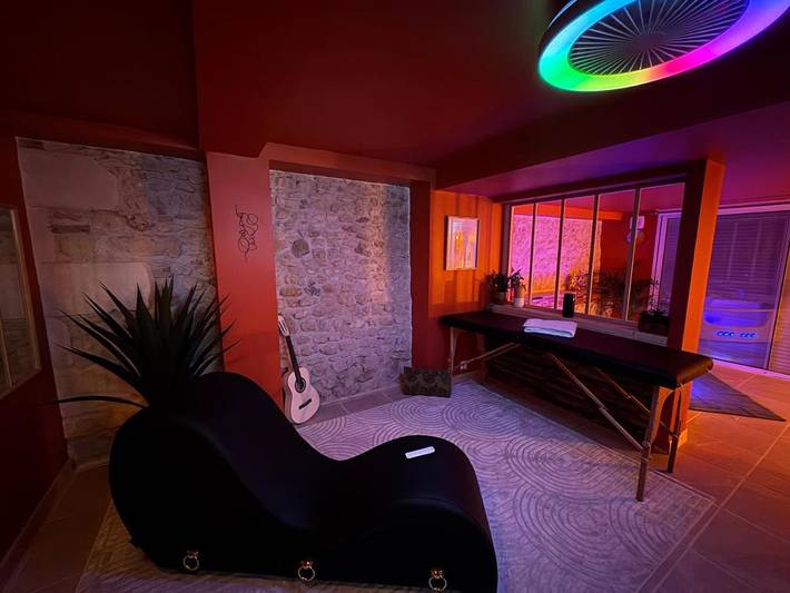 Maison d’hôte pour 2 personnes, avec Jacuzzi et Terrasse ainsi que Piscine et Sauna à Migné-Auxances
