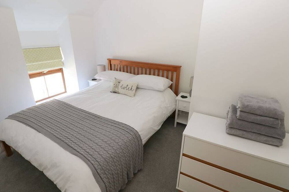 Dalton Cottage is in Llansaint in Carmarthenshire