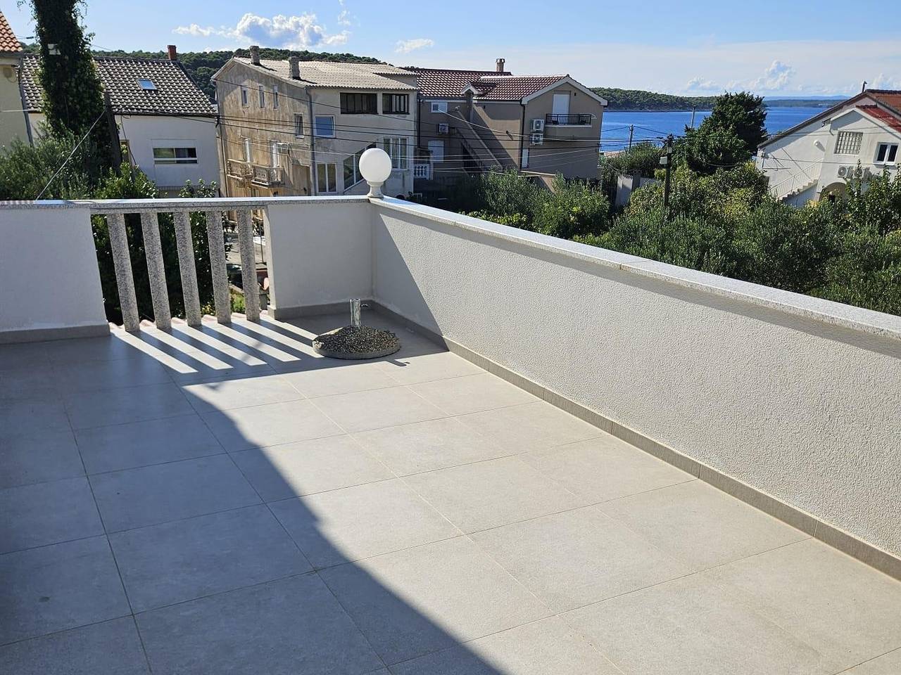 Ganze Wohnung, 1-Zimmer-Ferienwohnung mit Terrasse und Meerblick Barbat, Rab A-24932-a in Barbat na Rabu, Rab
