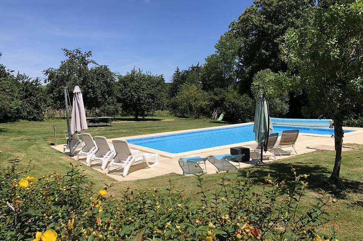 Location de vacances pour 9 personnes, avec Jacuzzi ainsi que Terrasse et Jardin à Saint-Paul-la-Roche