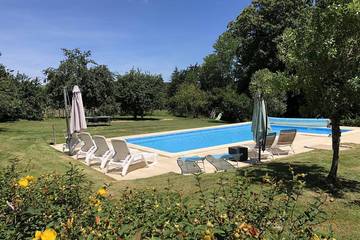 Gîte pour 9 personnes, avec jardin et jacuzzi à Saint-Paul-la-Roche