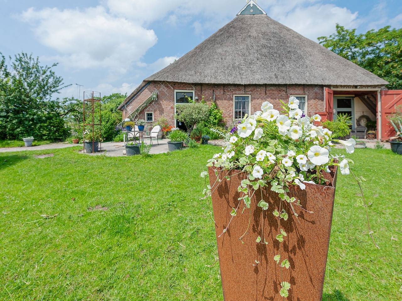 Ganze Wohnung, Bauernhaus am Lauwers mit Ruderboot in Friesland