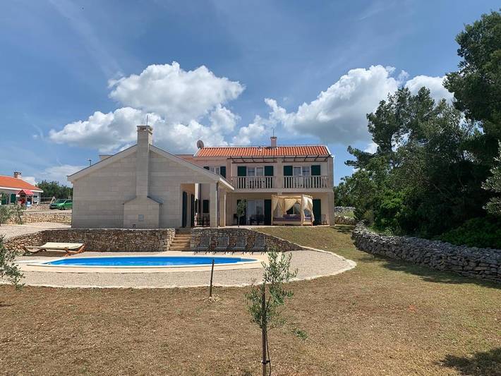 Holiday rental for 10 people, with pool and garden on Hvar