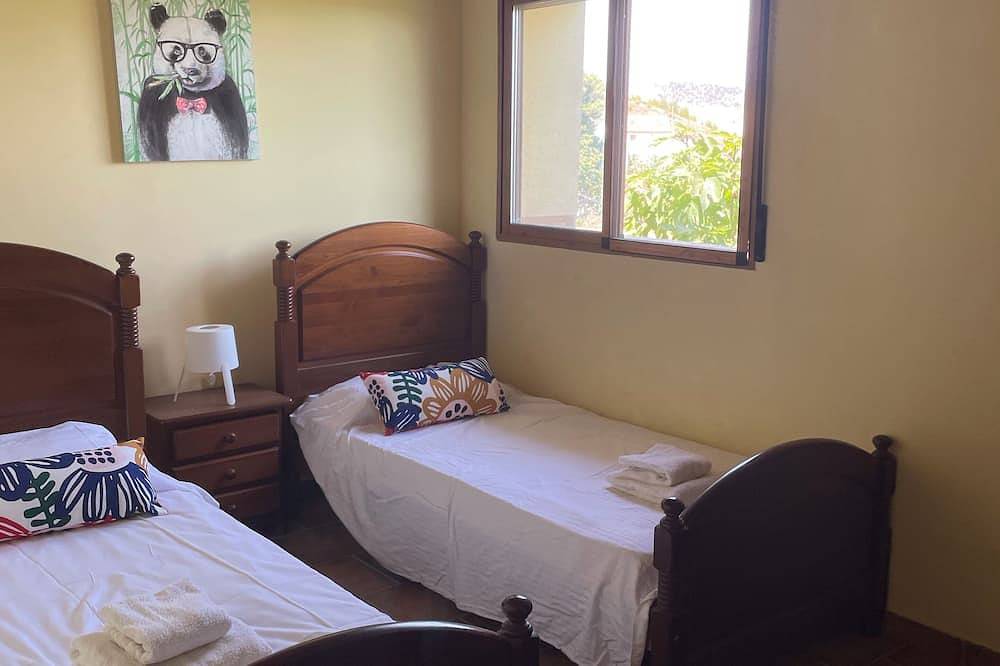 Cehegin-Pool-A/Con-Wifi-Sleeps 10-Games Room-Free Parking-Bbq in Cehegín, Murcia Inland