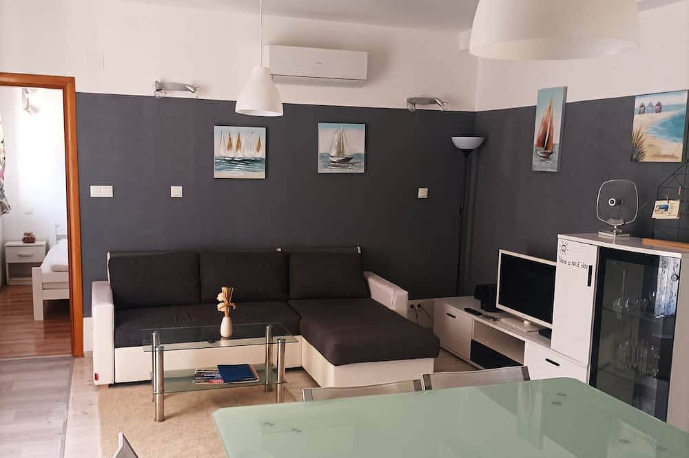 Nowy dom wakacyjny z pięknym widokiem, basen! 6 jednostek, wyspa Šolta, Chorwacja (16+ gości) in Rogac, Šolta