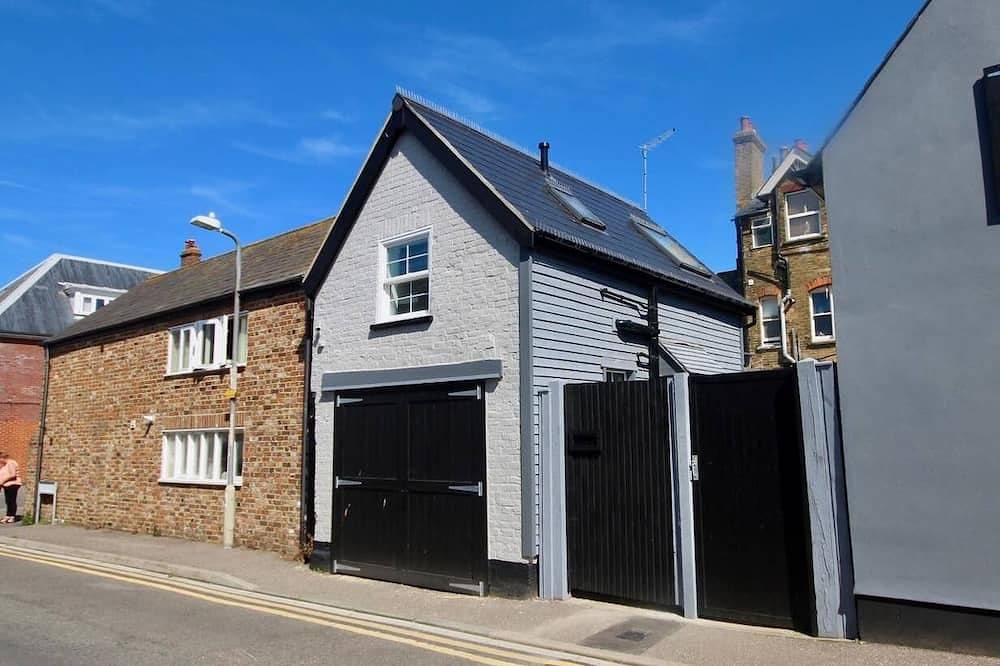 Beautiful Bijou Cottage close to Deal Beach ! in Deal, Kent