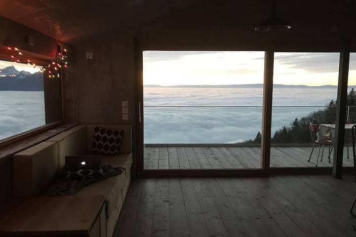 Chalet à la Montagne. Vue Exceptionnelle sur le lac et les Alpes. Havre de Paix in Veytaux, Waadtland RDK