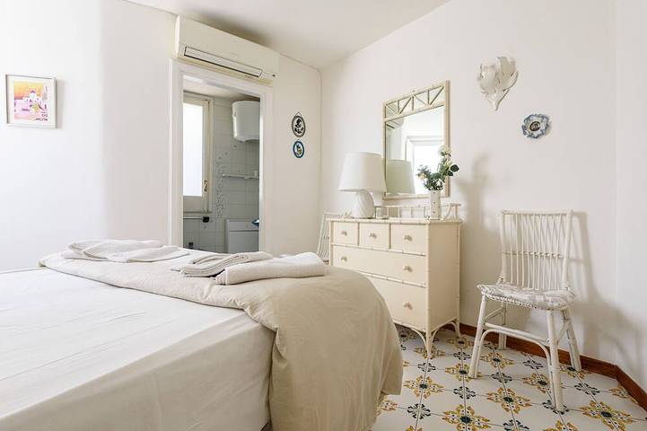 Haus an der Küste von Forio, im Grünen, nur 5 Minuten vom Zentrum Frei stehend. in Forio, Ischia