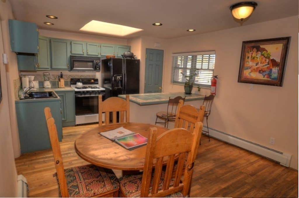 Zwei Blocks zu Fuß zur Plaza, 6 Personen bequem in Santa Fe, Santa Fe County