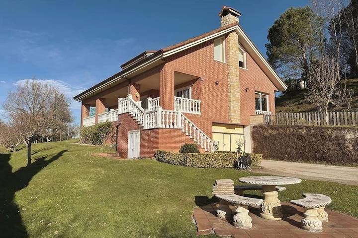 Casa de vacaciones para 6 personas, con terraza además de jardín y vistas - 1