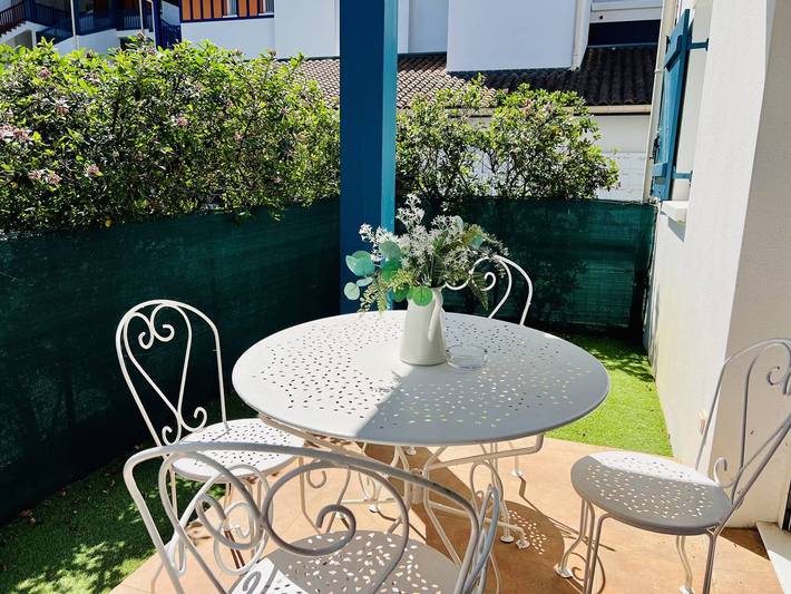 Gîte pour 2 personnes, avec Terrasse ainsi que Jardin et Piscine en Pyrénées-Atlantiques