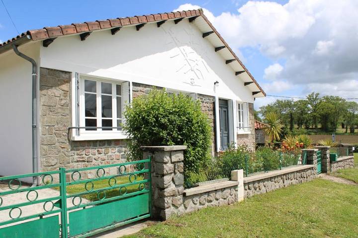 Location de vacances pour 6 personnes, avec jardin à Saint-Quentin-sur-Charente