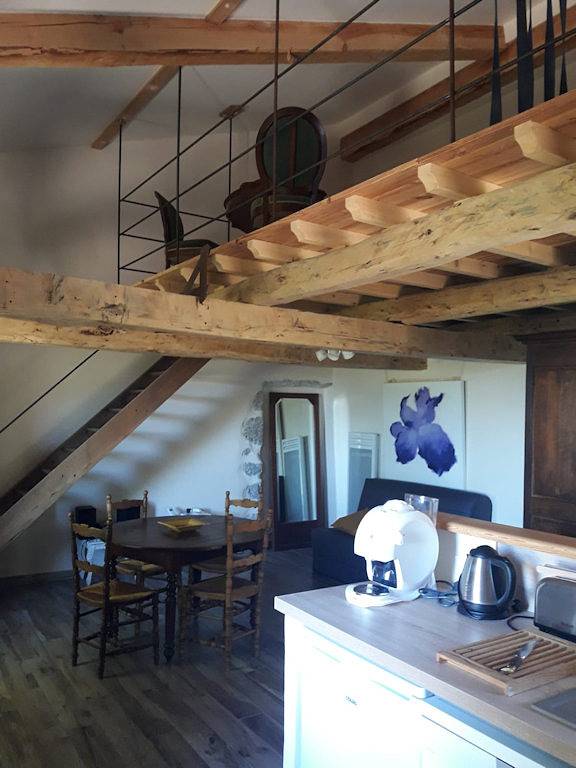 Gîte pour 2 personnes, avec jardin à Mévouillon
