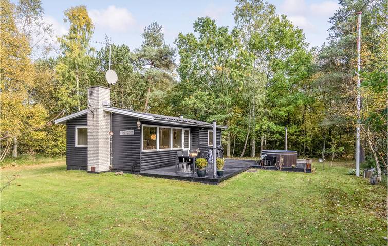 Feriehus for 4 personer, med Terrasse og Hage i Helberskov