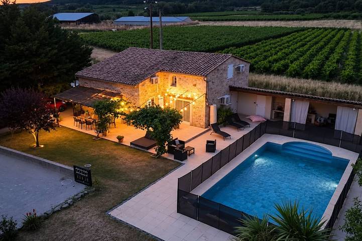 Villa pour 10 personnes, avec Jacuzzi ainsi que Terrasse et Jardin