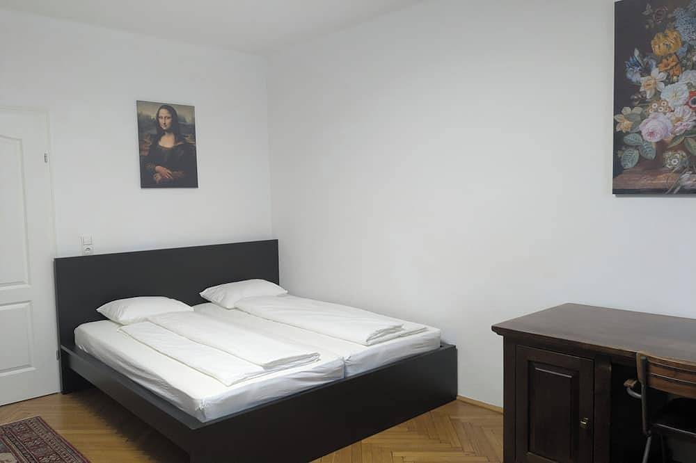 Entire apartment, Peaceful 2-bedroom apartment in charming Innsbruck city center in Innsbruck, Innsbruck Land