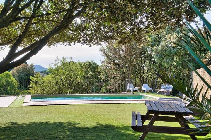 Location de vacances pour 6 personnes, avec piscine ainsi que jardin et jacuzzi à Saint-Quentin-la-Poterie - 4