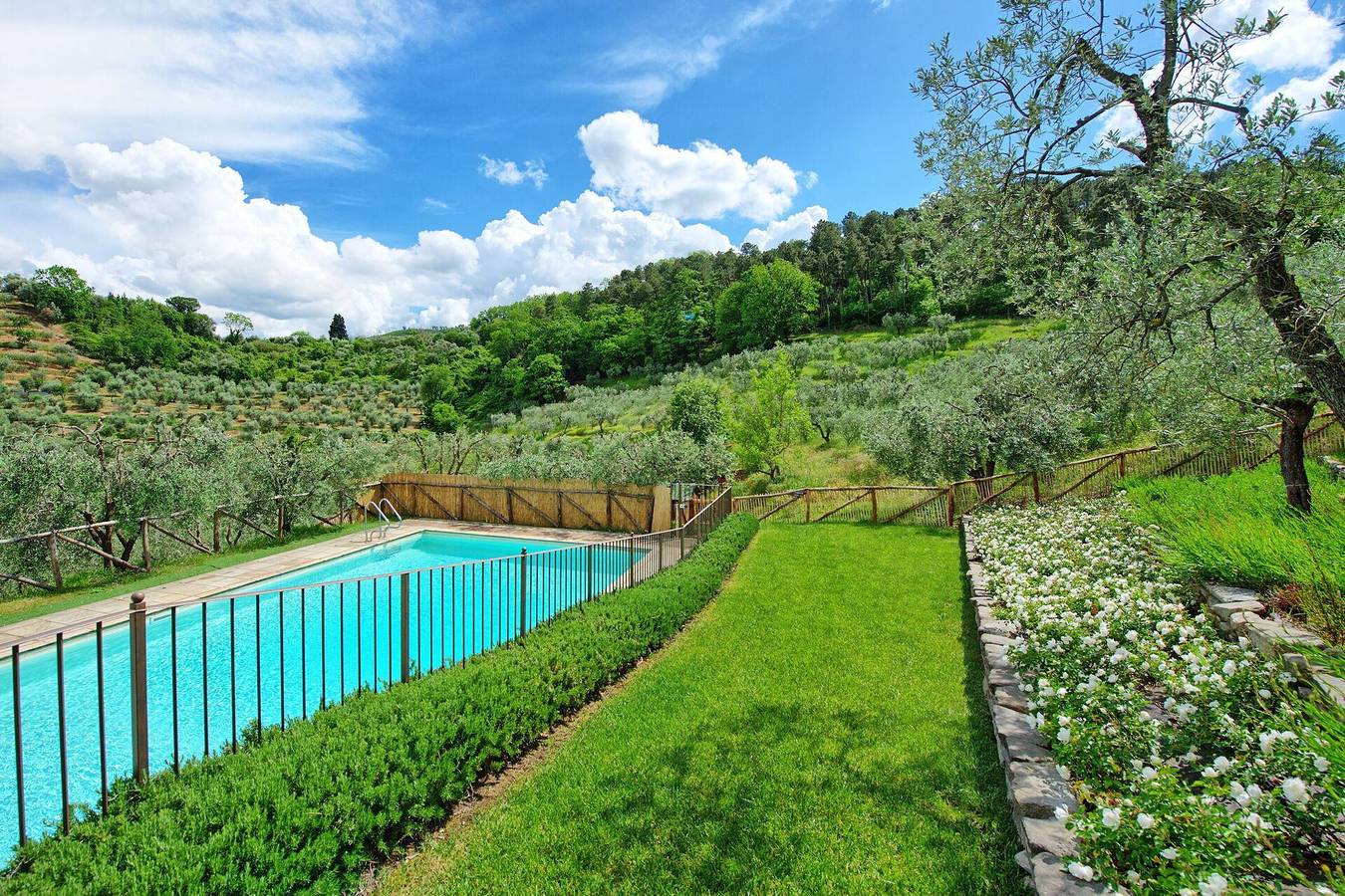 Villa für 14 Personen mit Terrasse in Serravalle Pistoiese, Pistoia Provinz