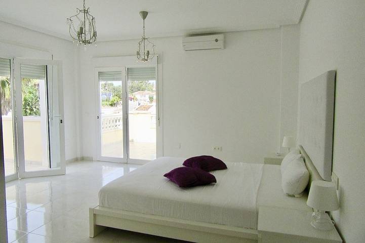 Villa Lissa mit privatem beheiztem Pool in Mijas Costa, Mijas