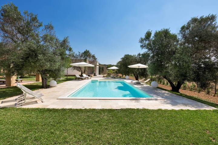 Villa für 9 Personen, mit Garten und Pool sowie Terrasse in Salve