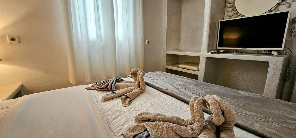 Gîte pour 4 personnes, avec balcon à Perissa - 2