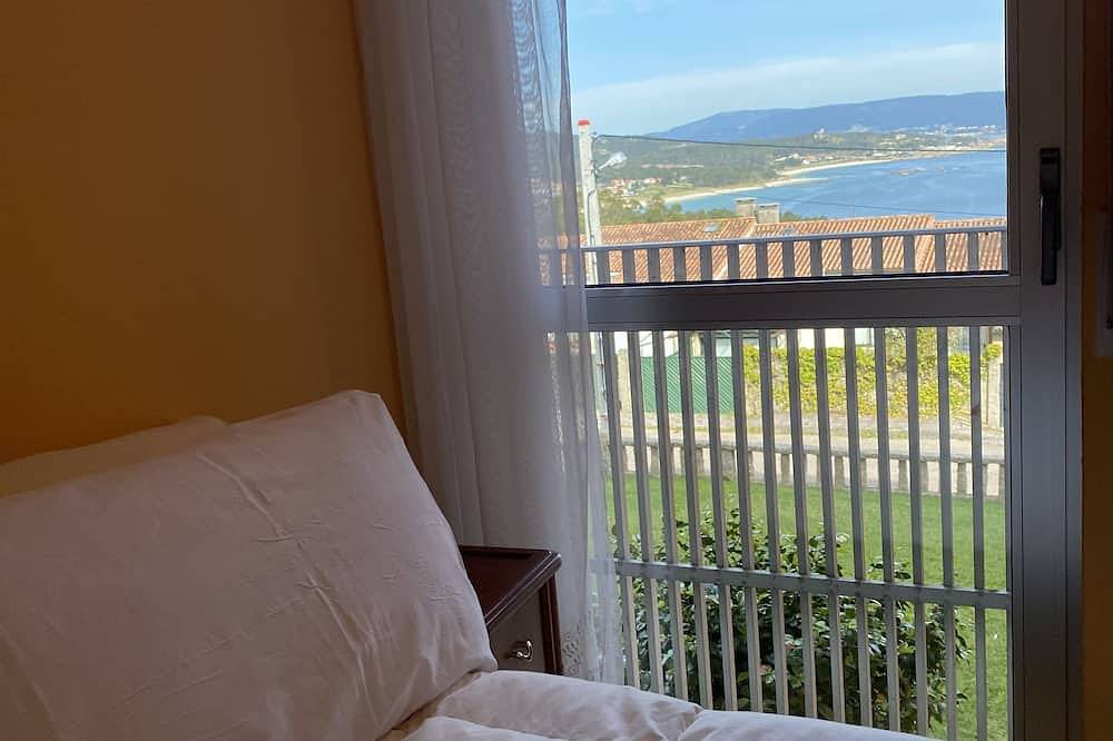 Entire apartment, Costa Verde Apartment.  Pedras Negras Area in San Vicente do Mar, O Grove