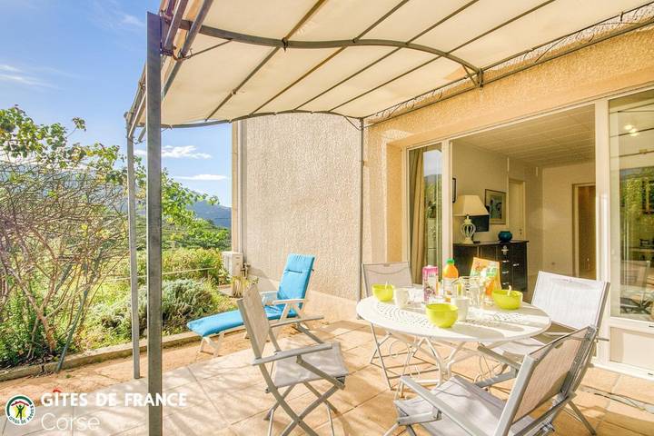 Gîte pour 4 personnes, avec Terrasse ainsi que Jardin et Vue à Peri