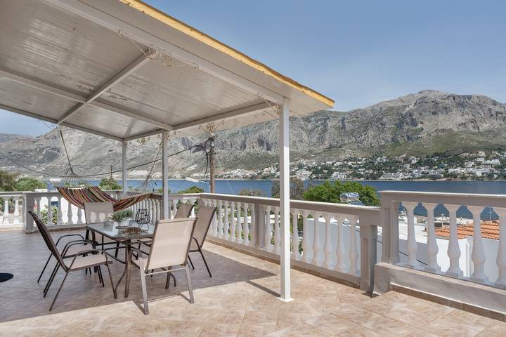 Gîte pour 3 personnes, avec balcon dans Kalymnos