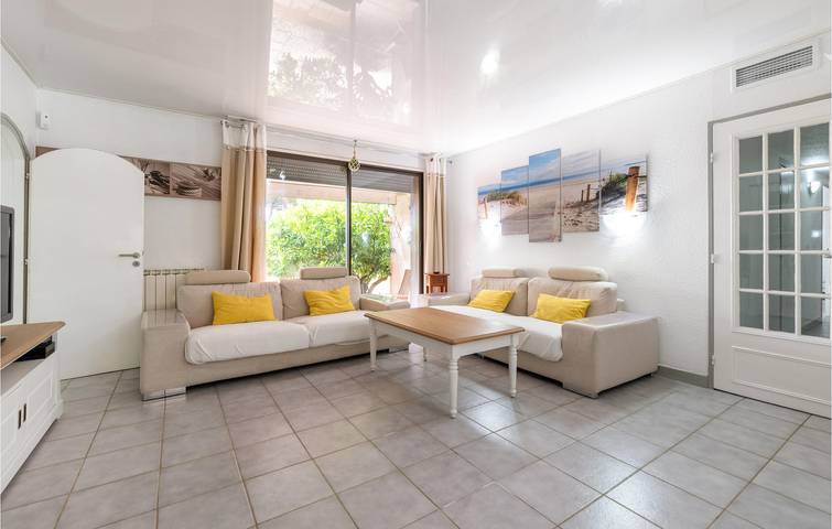 Location de vacances pour 8 personnes, avec piscine ainsi que terrasse et jardin à Vias - 4