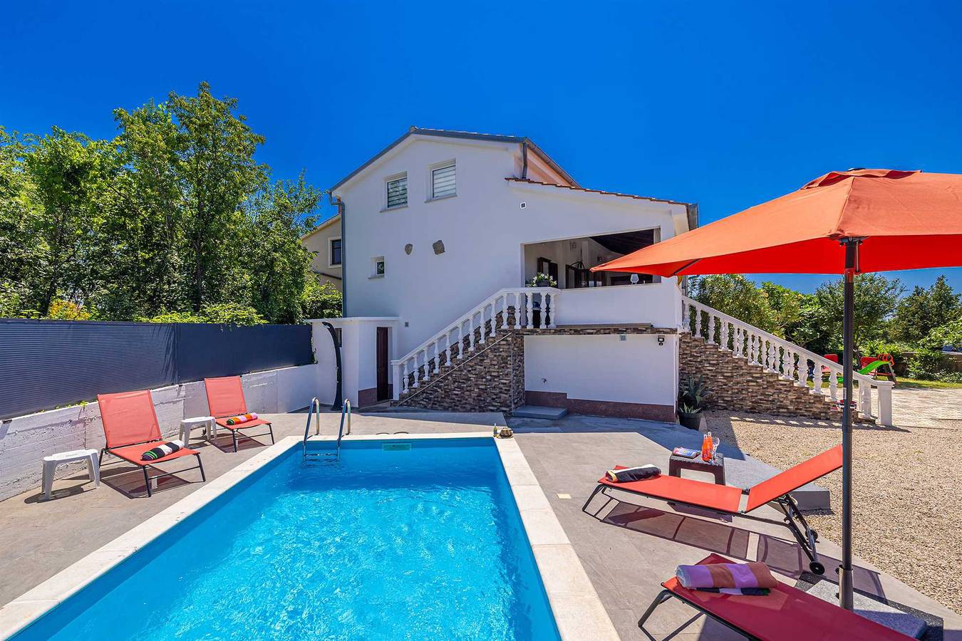 Ganze Wohnung, Ferienhaus Charming mit privatem Pool in Kras, Krk