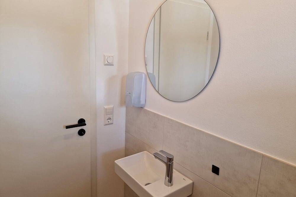 Ganze Wohnung, Ferienwohnung Fewo1 über zwei Etagen (Dg & Og) mit Balkon im Außenbereich in Riegel, Kaiserstuhl
