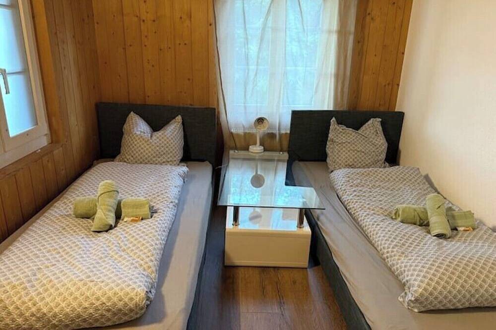 Geheel appartement, Happy Life Wimmis - Holiday apartment with terrace at the gateway to the Bernese Oberland in Spiez, Meer van Thun