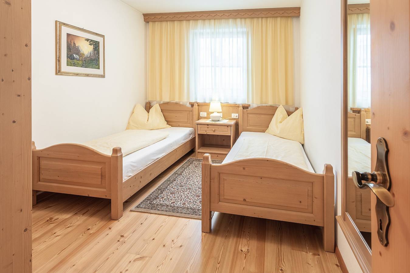 Ganze Wohnung, Ferienwohnung "Désirée Dolasilla" mit Balkon, Bergblick, Wlan & Tv in Enneberg, Dolomiti Superski