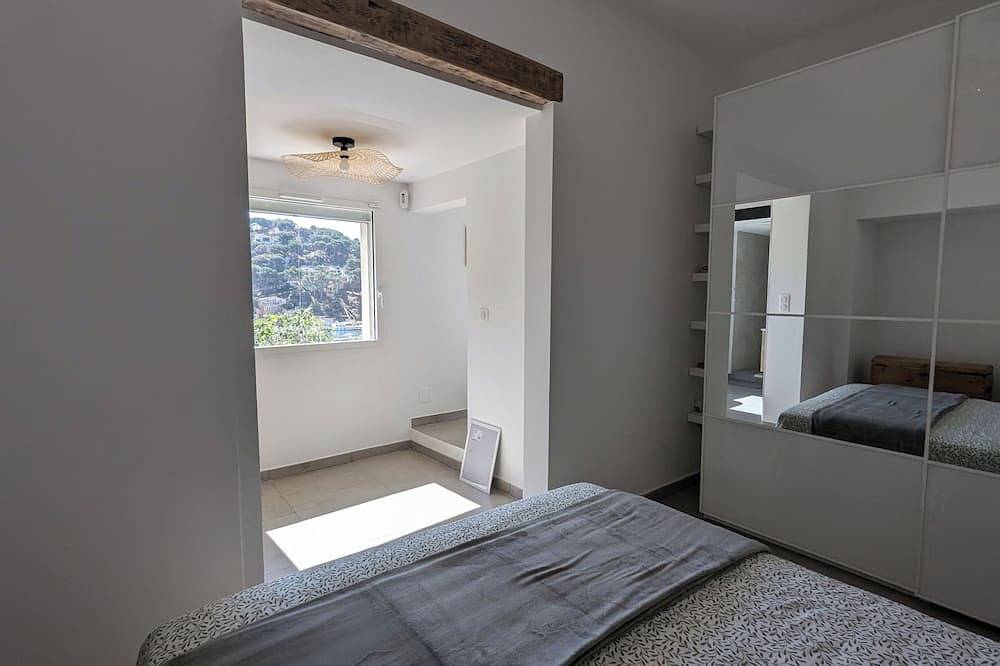 L'Escapade beautiful 90m2 villa renovated in 2024, air-conditioned, waterfront. in Ensuès-la-Redonne, Istres region