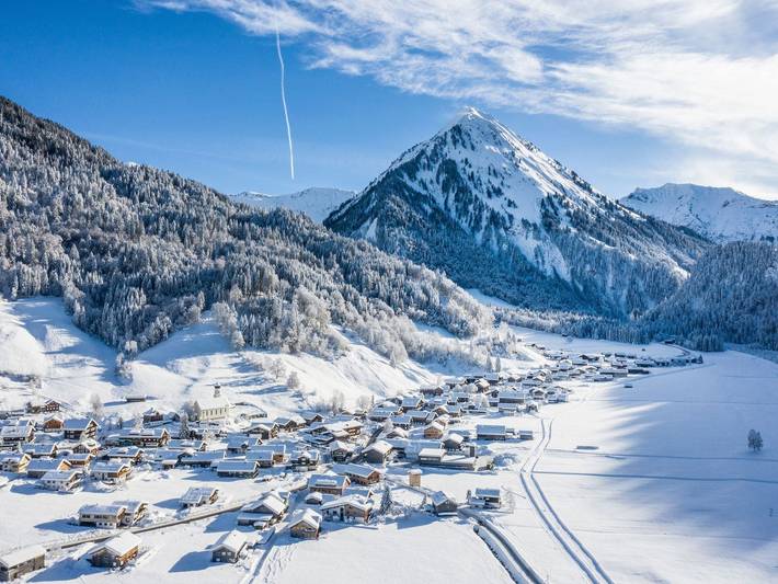 Ferienwohnung für 4 Personen, mit Ausblick und Balkon sowie Garten in Schoppernau - 3