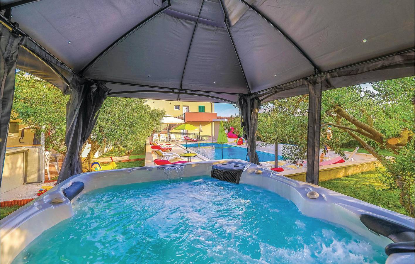 Ferienhaus für 16 Personen mit Terrasse in Kastel Stafilic, Kaštela
